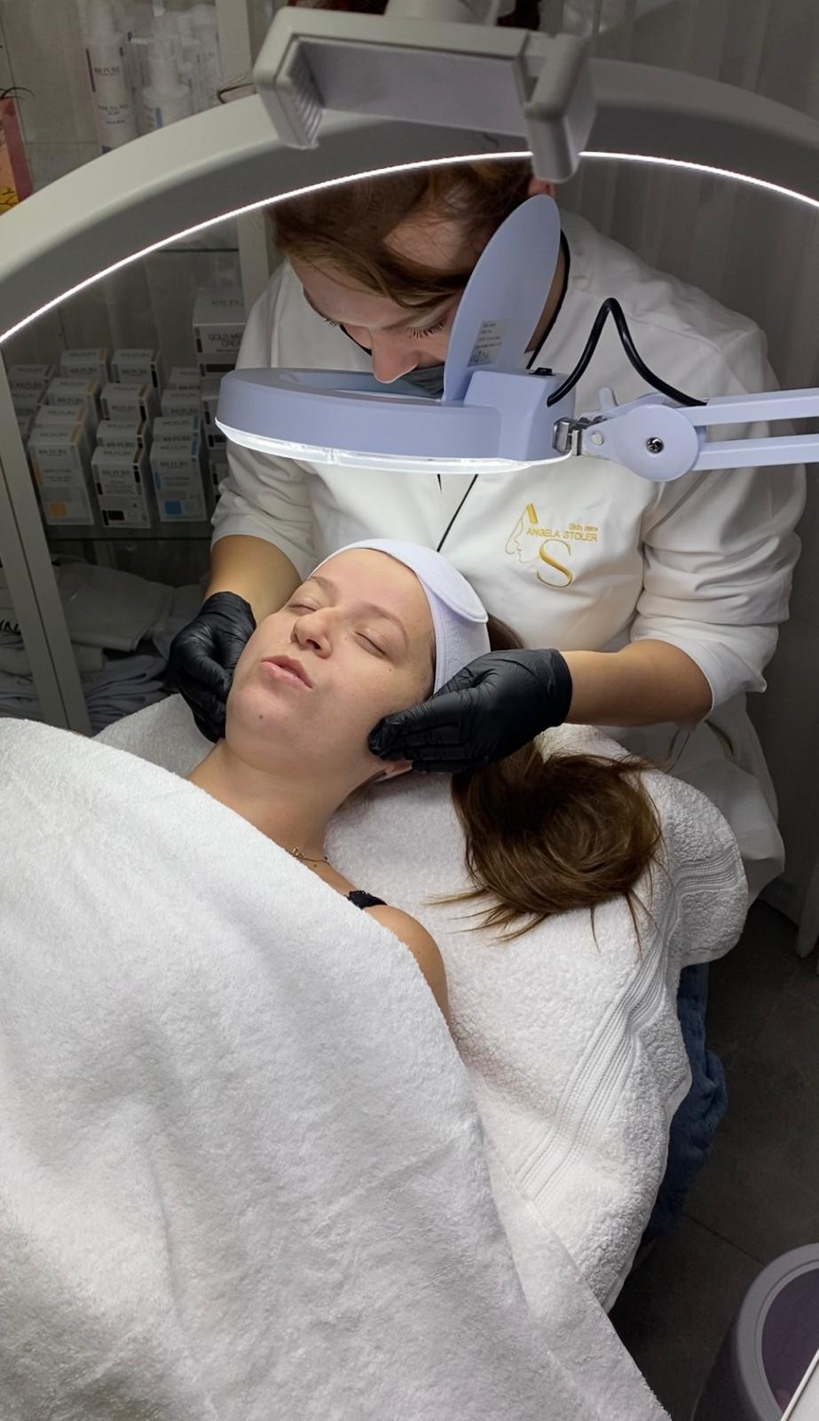 טיפול פנים מתקדם בקליניקה של אנג'לה סטולר בעפולה